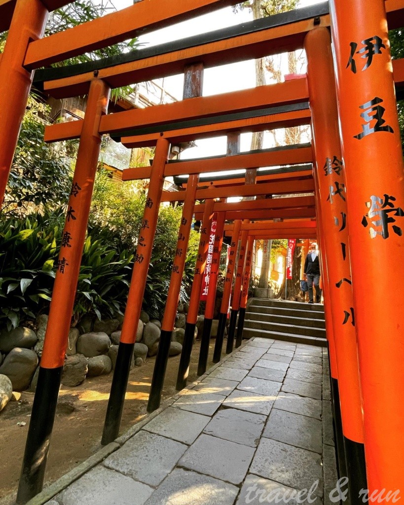 上野公園內稻荷神社的千鳥居